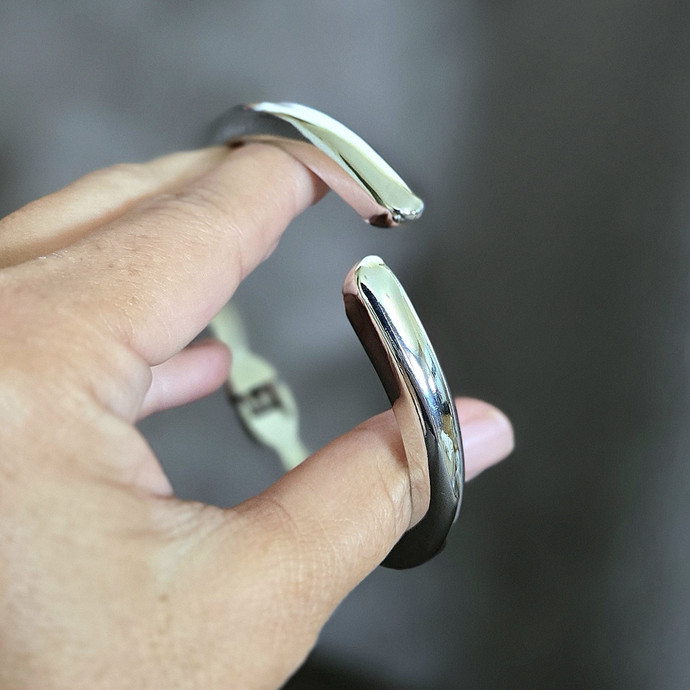 House🏠 of Harlow 1960 Silver🤍 Bypass Cuff Bracelet - NWT - Picture 8 of 16